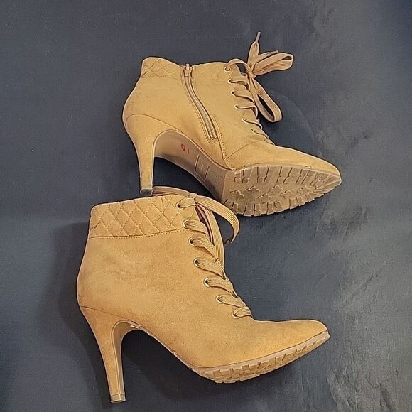 ME TOO POINTED TOE HEELED SUEDE ZIPPER CLOSURE BOOTIE - Picture 10 of 14
